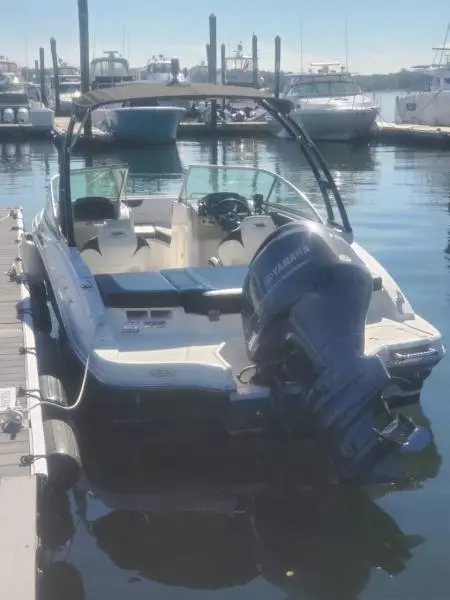 2018 Chaparral 21 H20 Deluxe