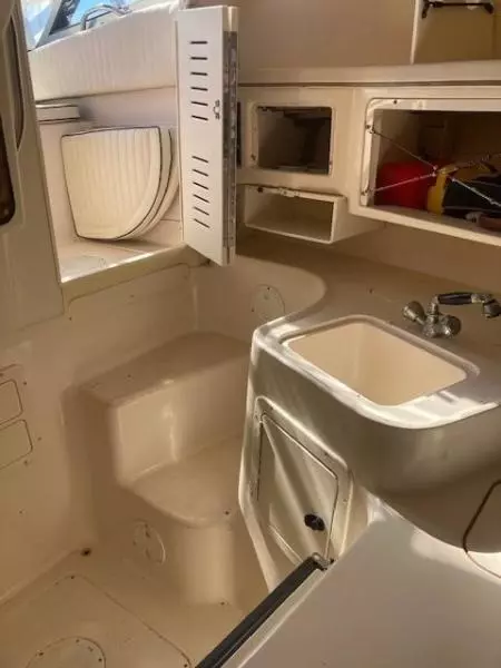 2000 Grady-White 265 Express