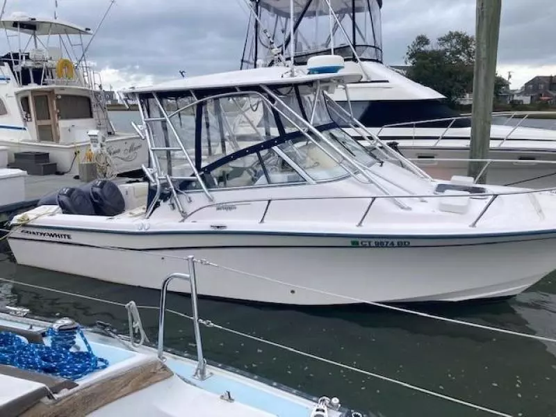 2000 Grady-White 265 Express