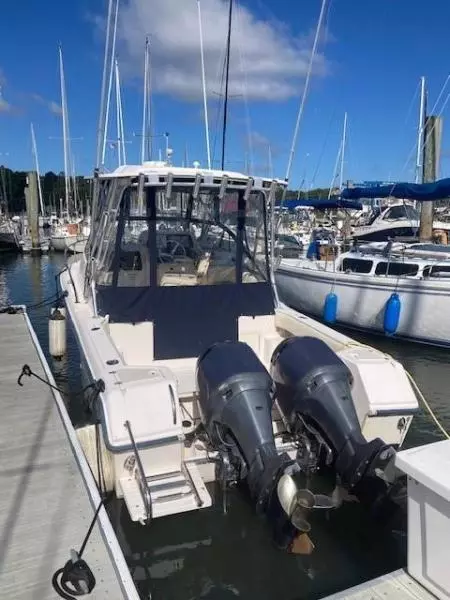 2000 Grady-White 265 Express