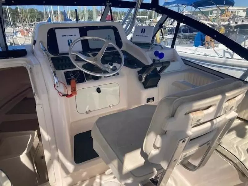 2000 Grady-White 265 Express