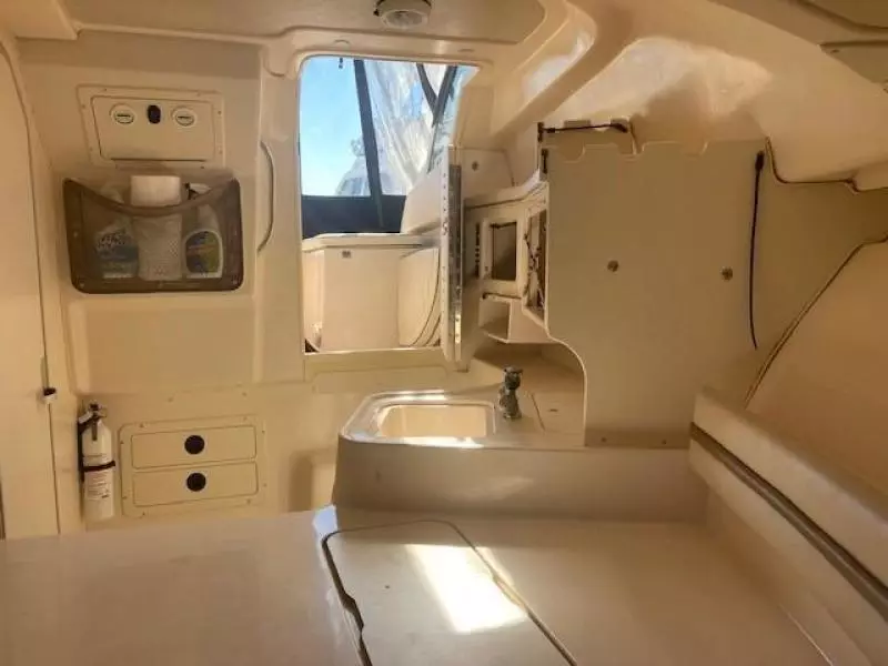 2000 Grady-White 265 Express