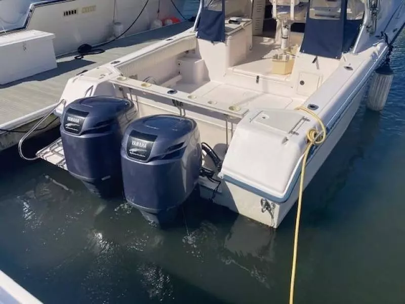 2000 Grady-White 265 Express