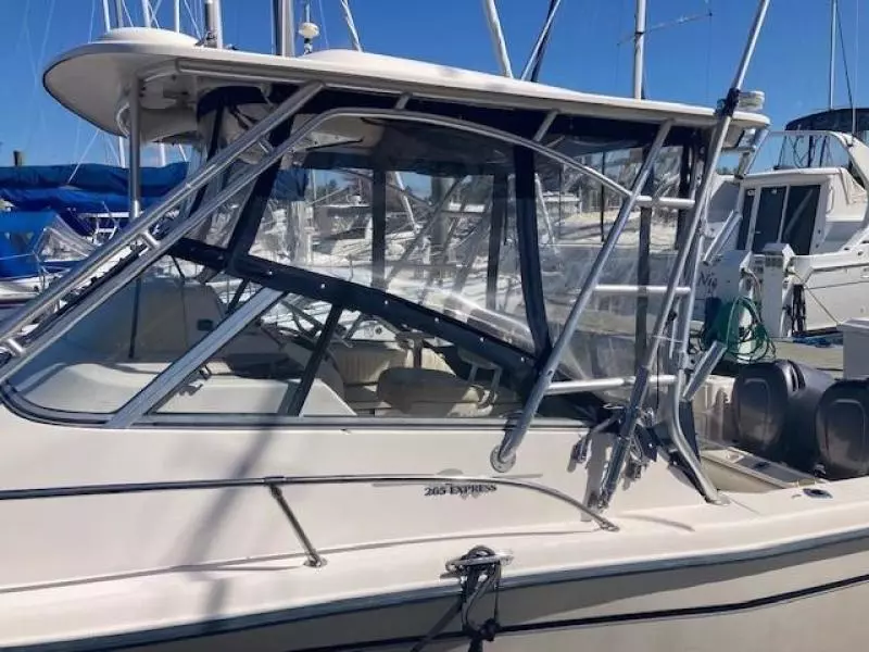 2000 Grady-White 265 Express