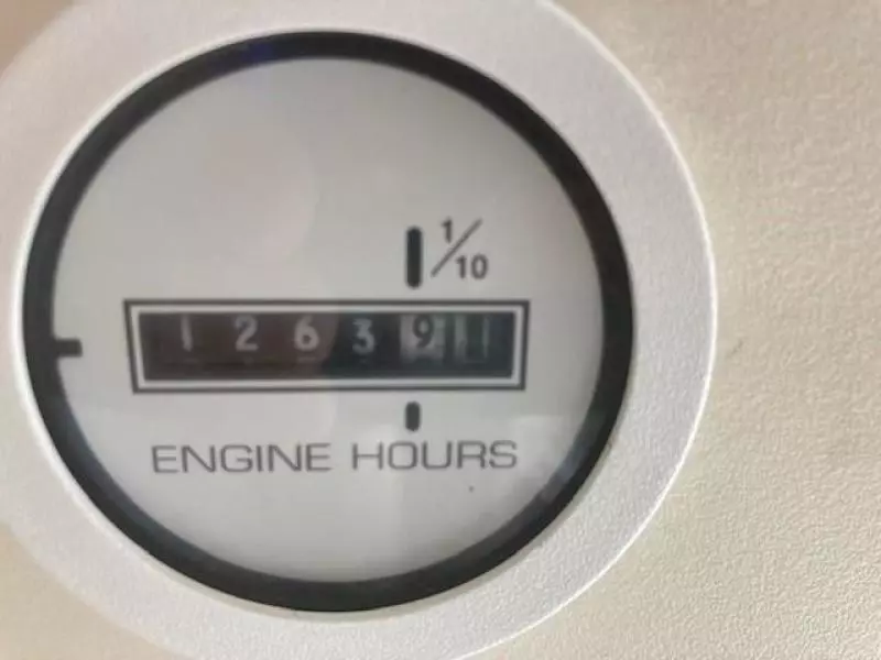 2000 Grady-White 265 Express