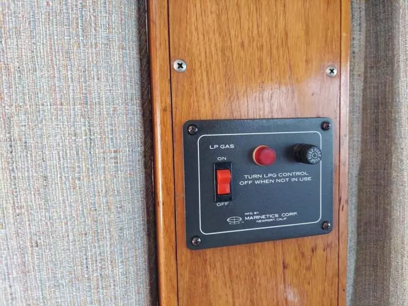 1994 Cape Dory Explorer