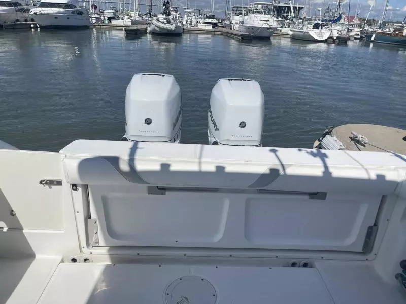 2008 Boston Whaler 320 Outrage Cuddy Cabin