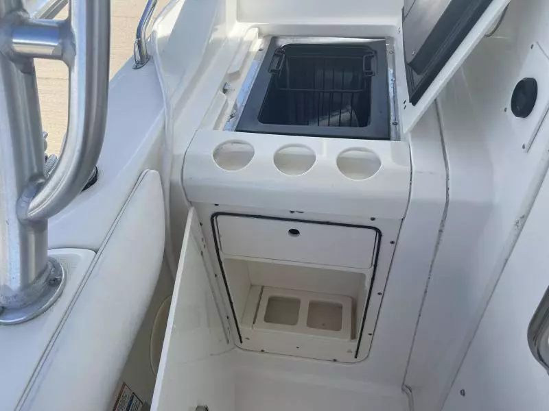 2008 Boston Whaler 320 Outrage Cuddy Cabin