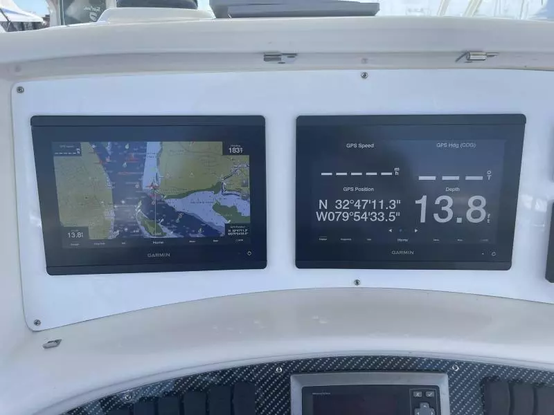 2008 Boston Whaler 320 Outrage Cuddy Cabin