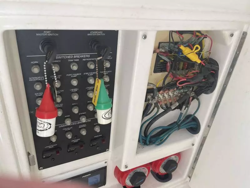 2008 Boston Whaler 320 Outrage Cuddy Cabin