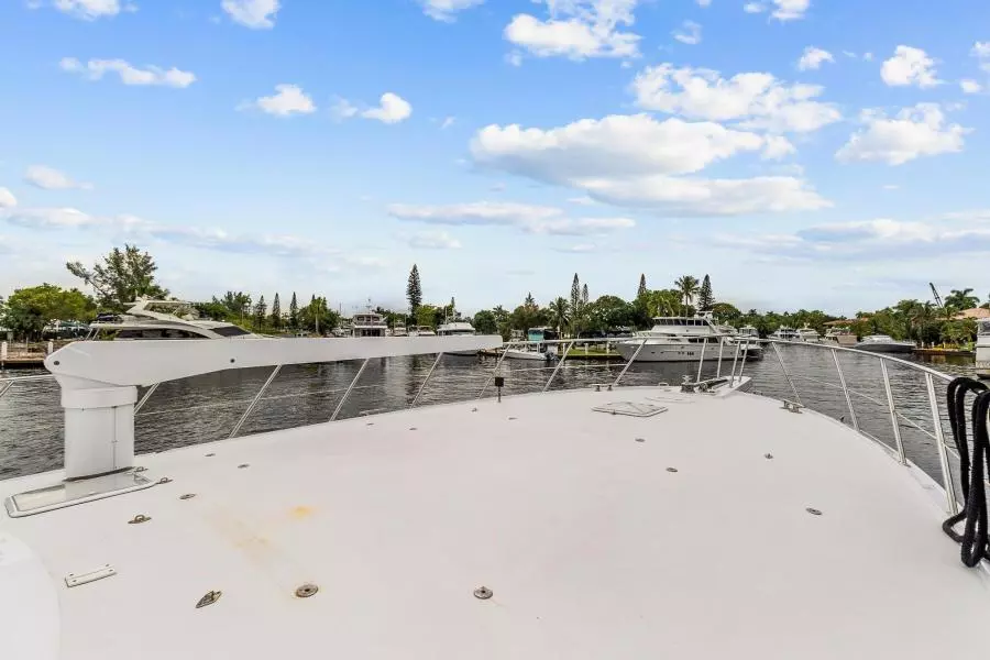 1998 Hatteras 82 Convertible