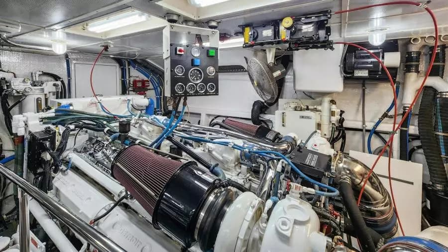 1998 Hatteras 82 Convertible