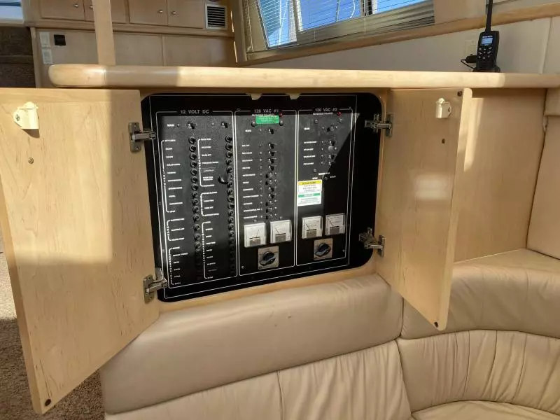1998 Carver 405 Motor Yacht