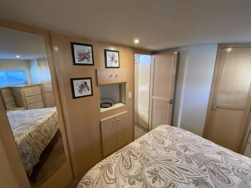 1998 Carver 405 Motor Yacht