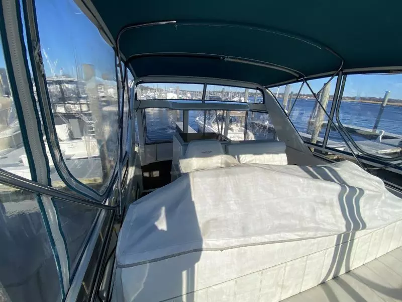 1998 Carver 405 Motor Yacht