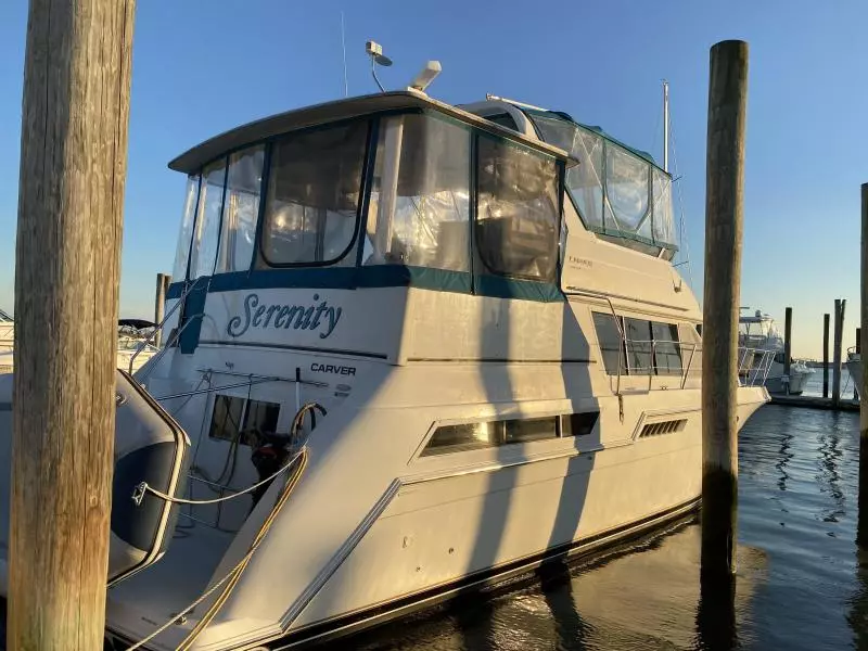 1998 Carver 405 Motor Yacht