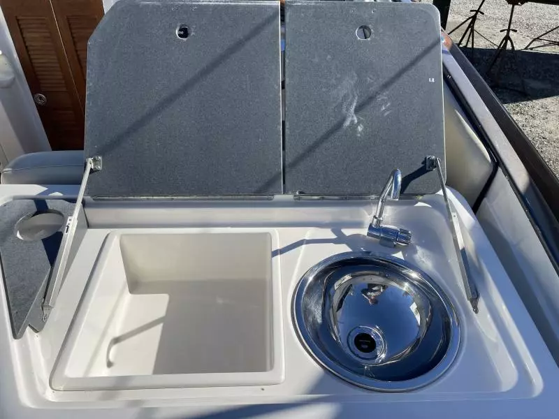 2004 Chris-Craft 28 Corsair