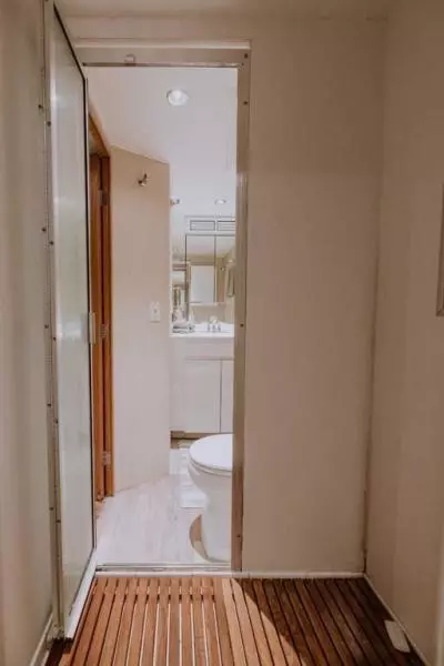 1995 Broward Raised Pilothouse