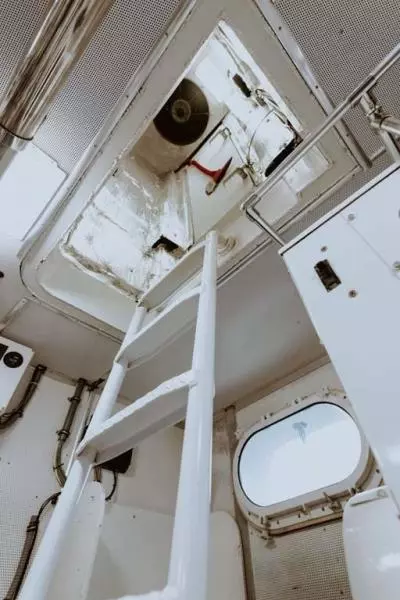 1995 Broward Raised Pilothouse