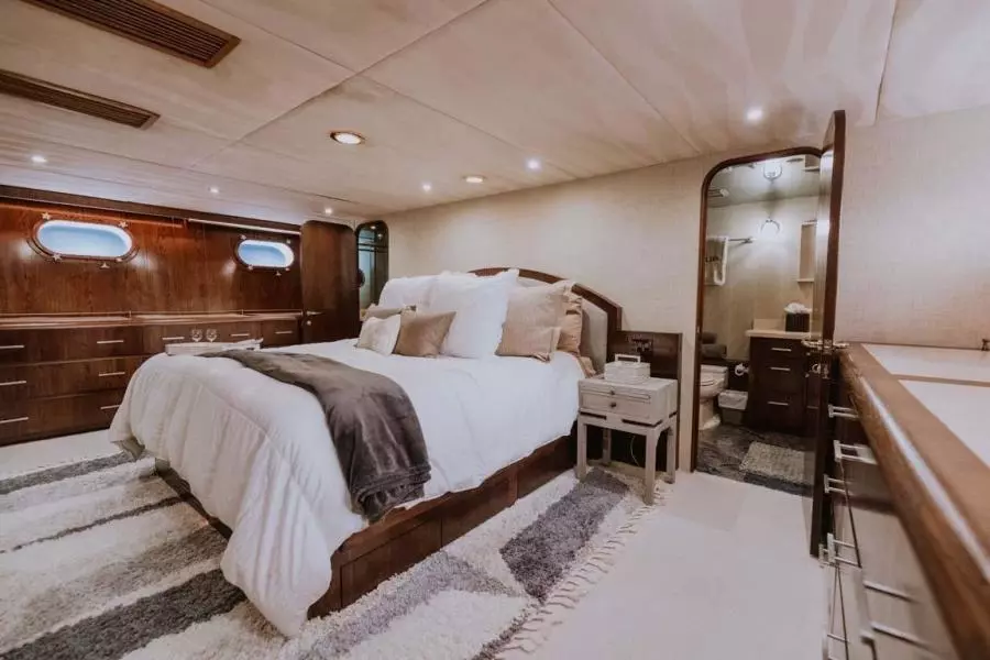 1995 Broward Raised Pilothouse