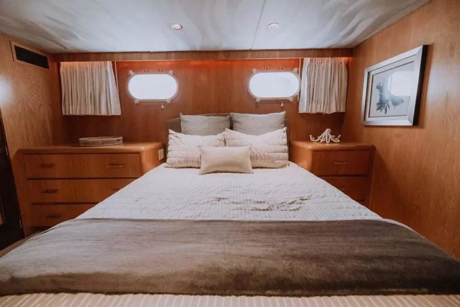 1995 Broward Raised Pilothouse