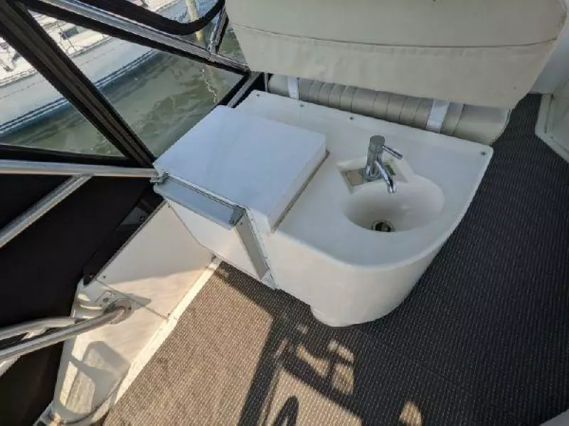 1990 Luhrs Flybridge