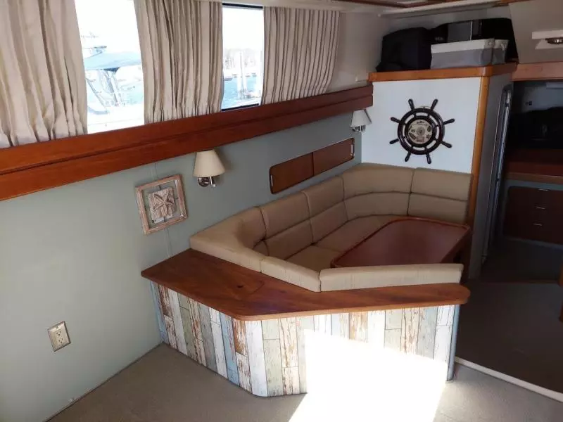 1990 Luhrs Flybridge