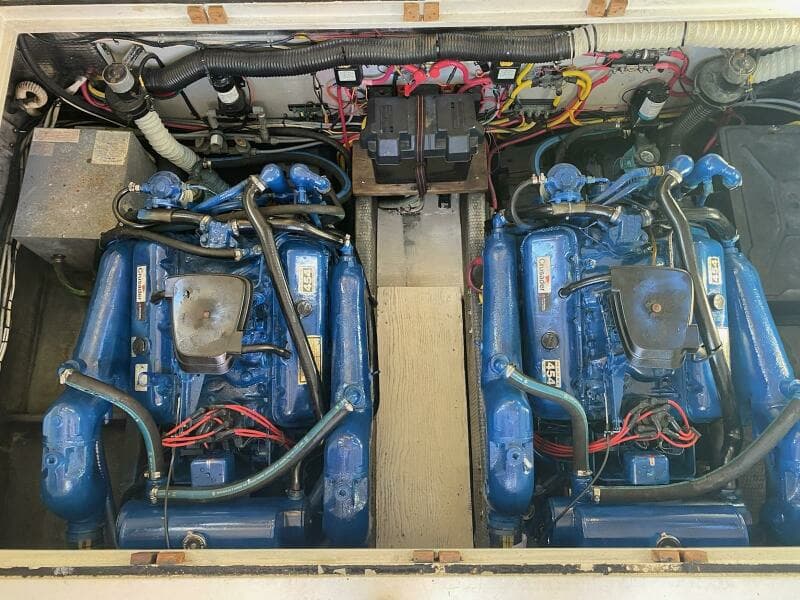 1990 Luhrs Flybridge