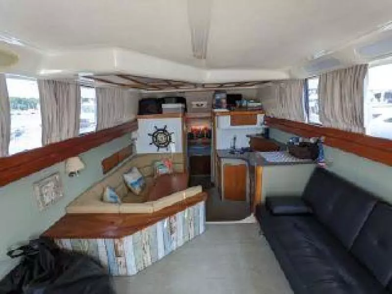 1990 Luhrs Flybridge