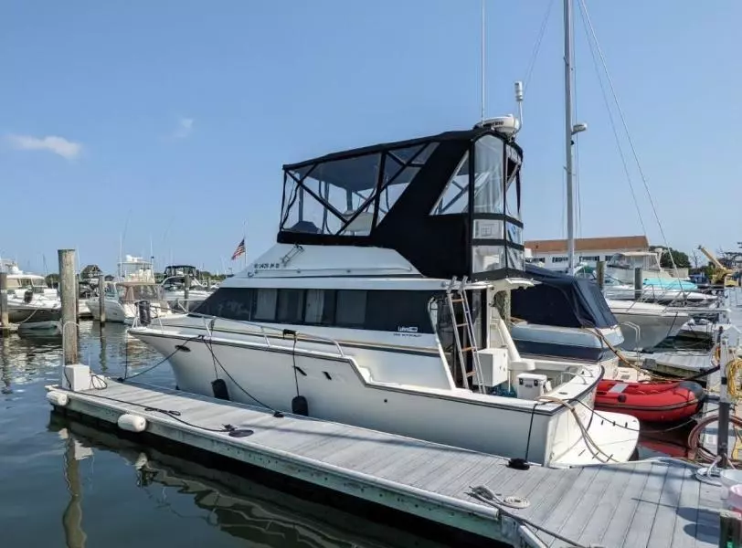 1990 Luhrs Flybridge