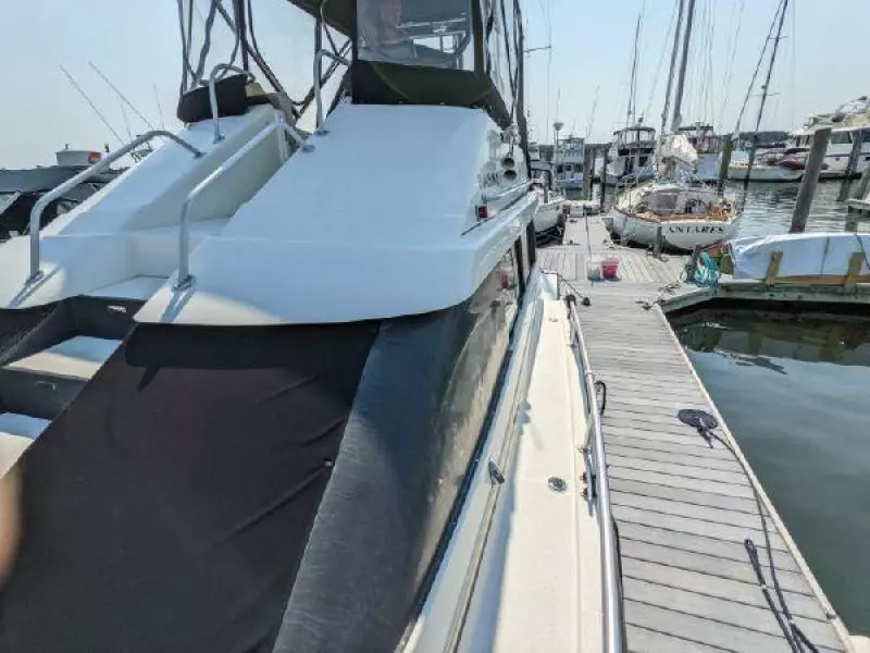 1990 Luhrs Flybridge