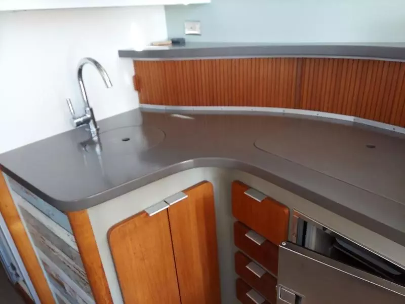 1990 Luhrs Flybridge