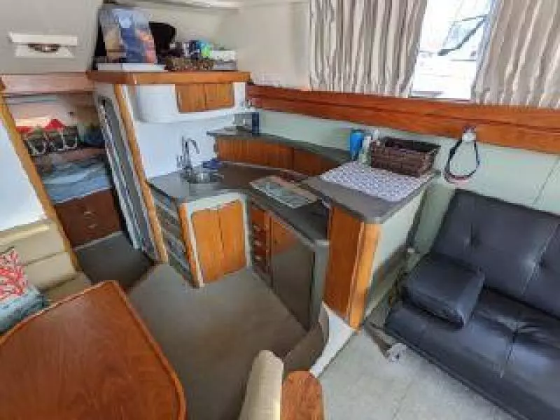 1990 Luhrs Flybridge