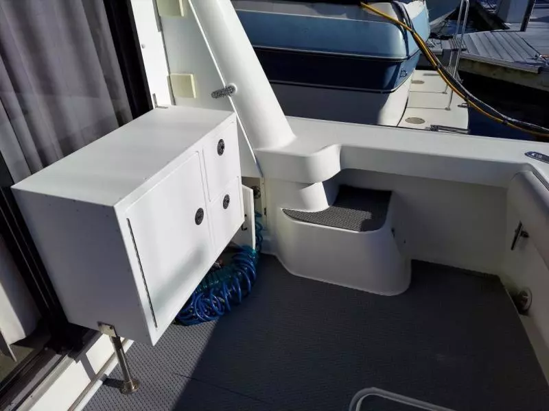 1990 Luhrs Flybridge