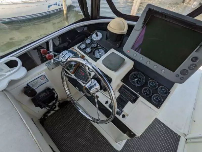 1990 Luhrs Flybridge