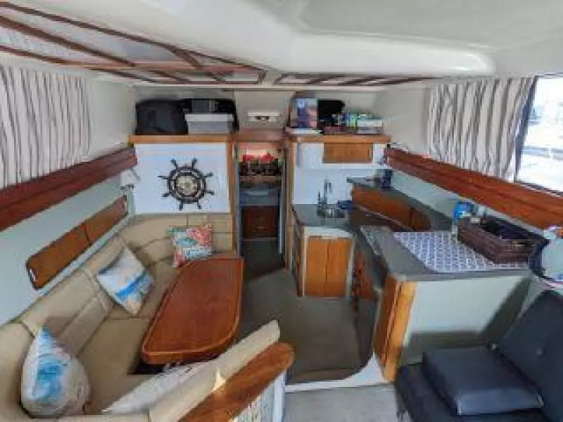 1990 Luhrs Flybridge
