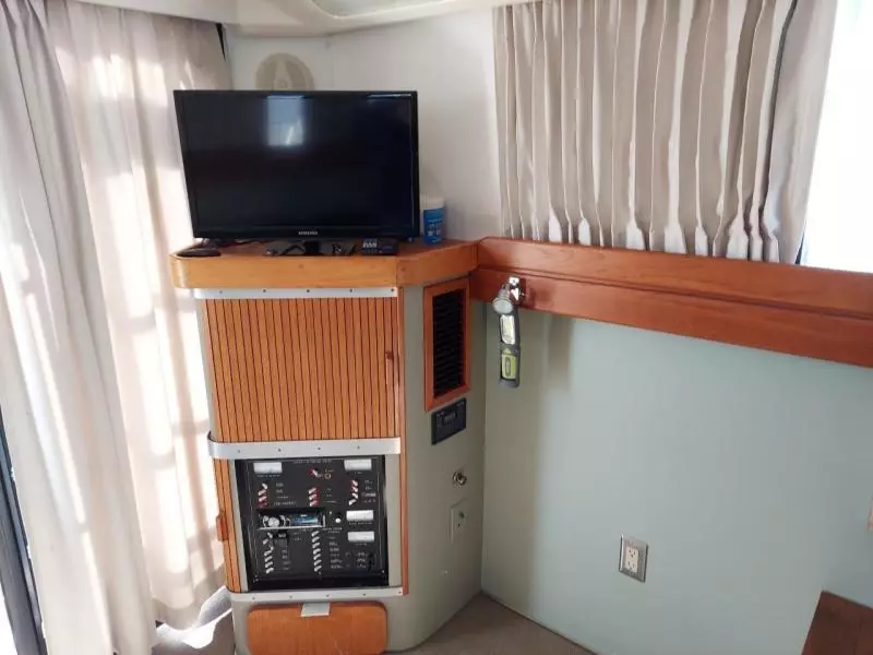 1990 Luhrs Flybridge