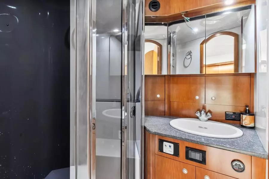 2007 Cruisers 520 Express