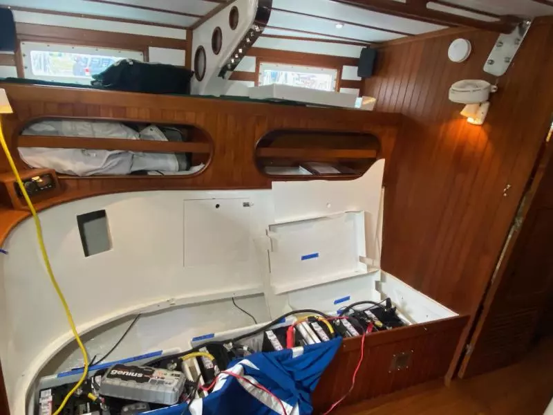 1981 Tayana Flying Dutchman 12