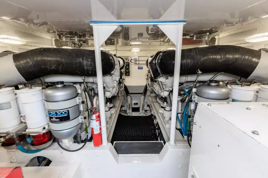 2003 Viking 56 Convertible - SECTACULAR BID