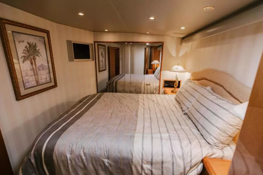 2003 Viking 56 Convertible - SECTACULAR BID