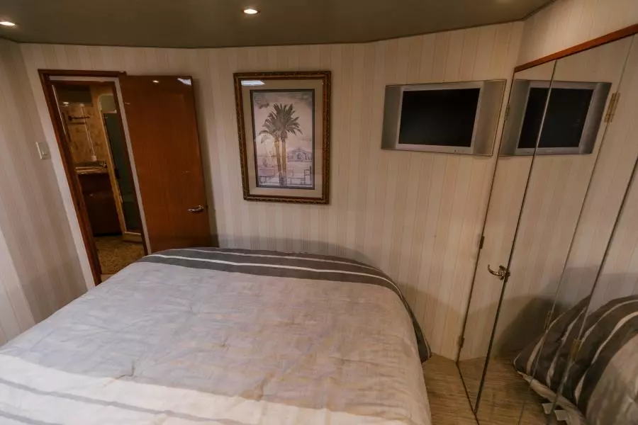 2003 Viking 56 Convertible - SECTACULAR BID