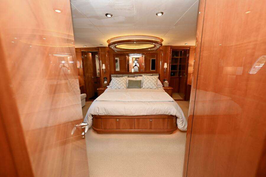 2005 Sunseeker Yacht