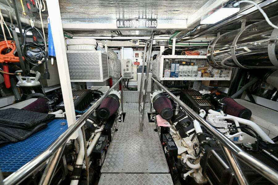 2005 Sunseeker Yacht