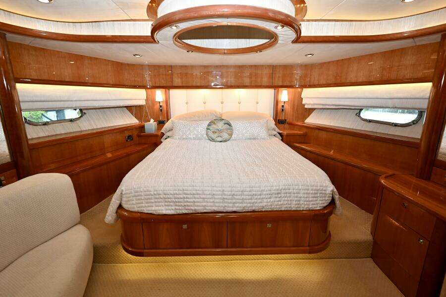 2005 Sunseeker Yacht