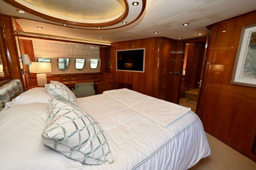 2005 Sunseeker Yacht