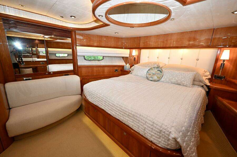2005 Sunseeker Yacht