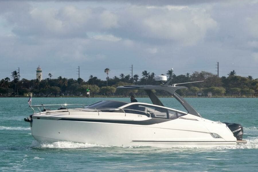2023 Fairline F//Line 33 Outboard