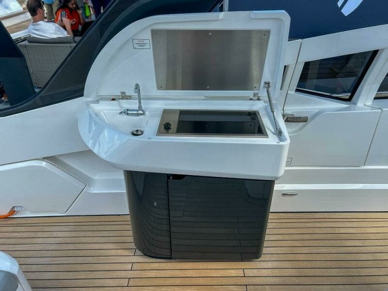 2023 Fairline F//Line 33 Outboard