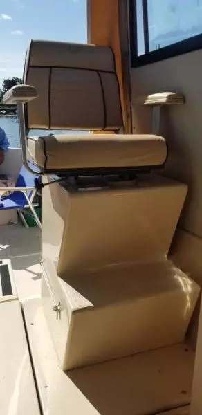 2000 Atlas 25 Pilot House